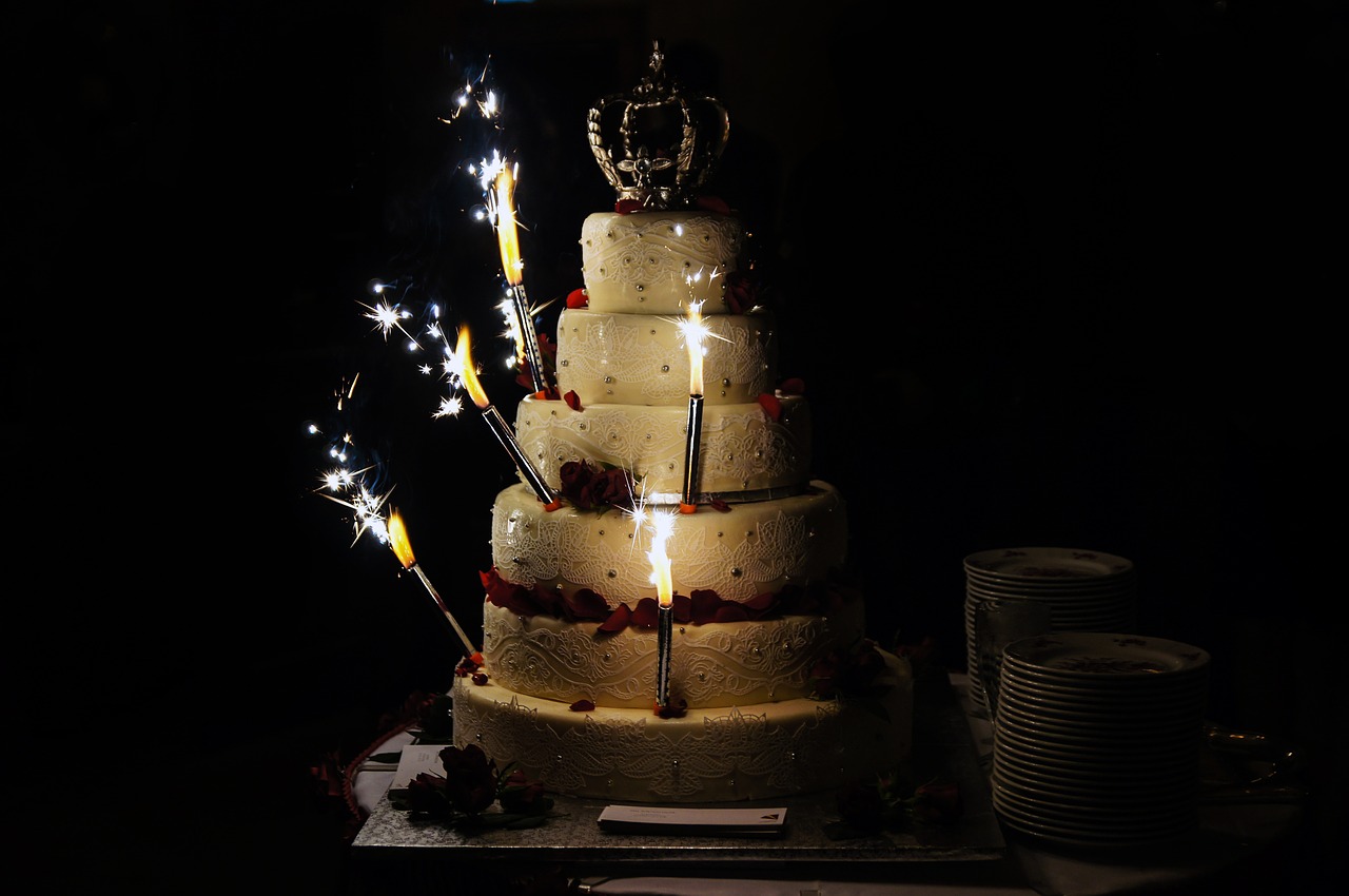 Candele luminose sulle torte, i rischi per la salute